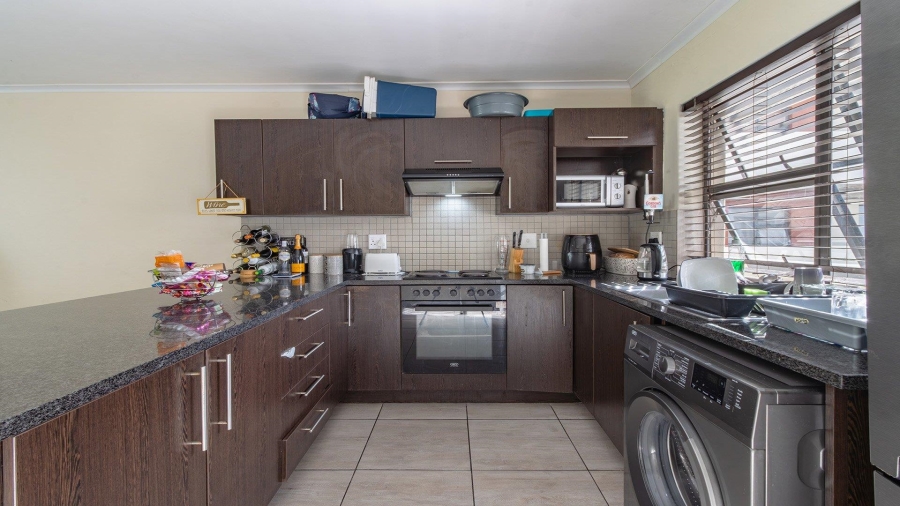 2 Bedroom Property for Sale in Zonnebloem Western Cape